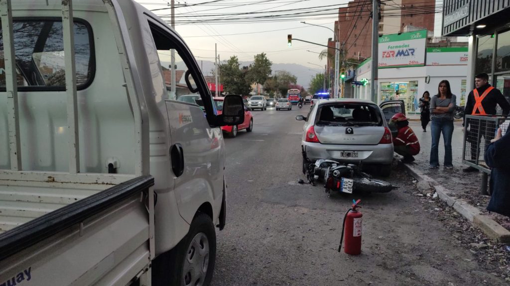 CHOQUE ENTRE CAMIÓN, AUTO Y UNA MOTO