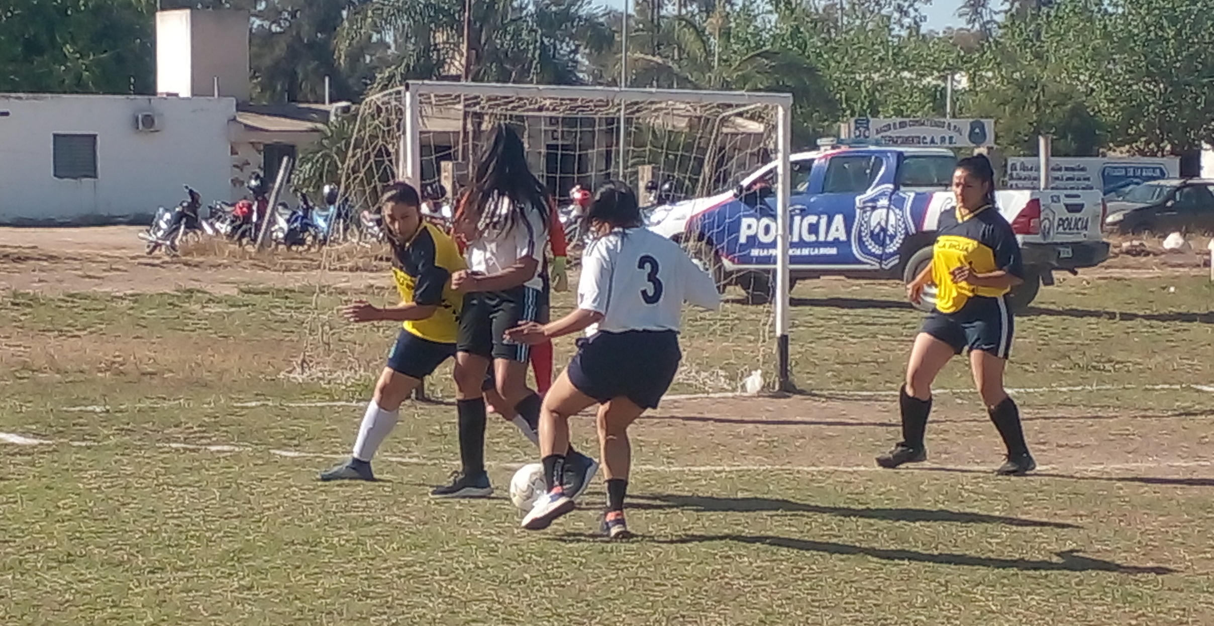 FÚTBOL FEMENINO: JEFATURA Y SERVICIO PENITENCIARIO GANARON Y SON LIDERES EN EL INTER FUERZAS  