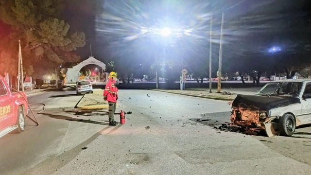 FUERTE SINIESTRO VIAL EN LA ZONA SUR DEJÓ DAÑOS MATERIALES
