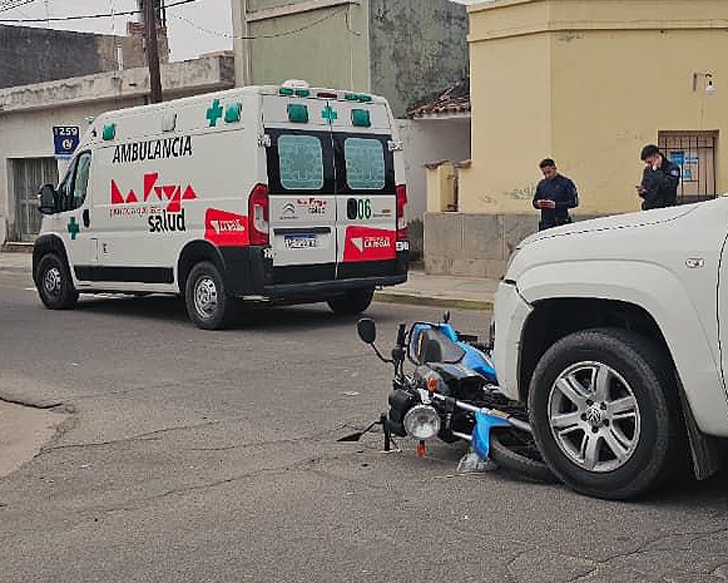 JÓVENES HERIDOS EN UN FUERTE SINIESTRO VIAL EN EL CENTRO 