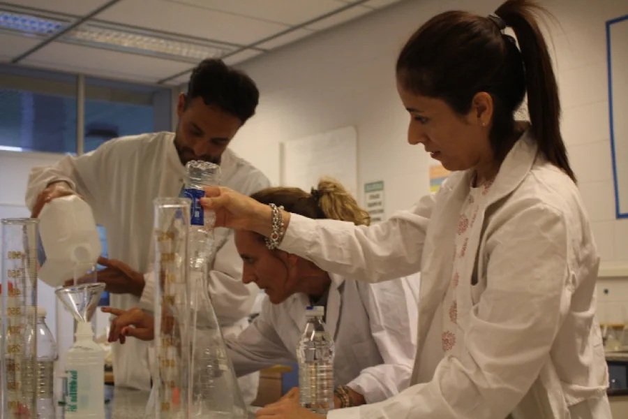 UNLAR PONE EN MARCHA FÁBRICA DE MEDICAMENTOS