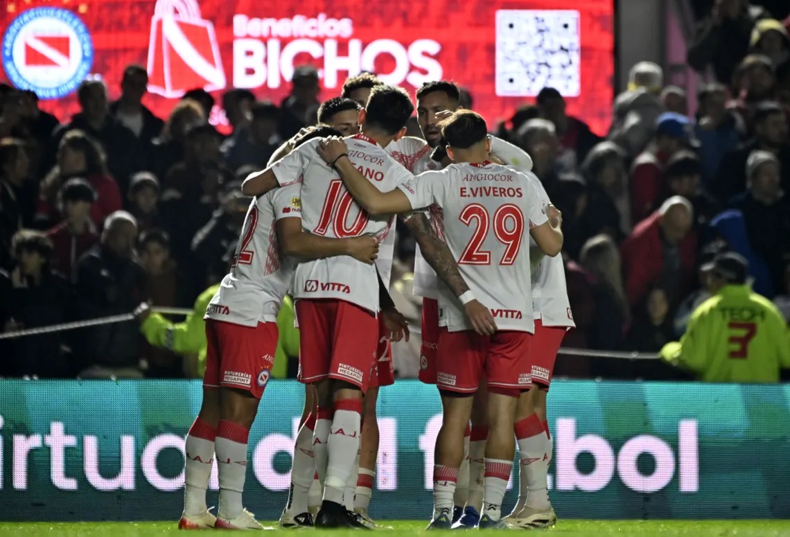 ARGENTINOS JUNIORS LOGRÓ SU PRIMER TRIUNFO EN EL TORNEO ANTE UNIÓN