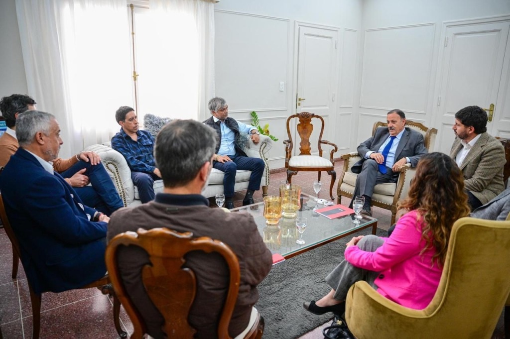 EL GOBERNADOR SE REUNIÓ CON INVERSORES DE INDIA INTERESADOS EN LA ACTIVIDAD MINERA