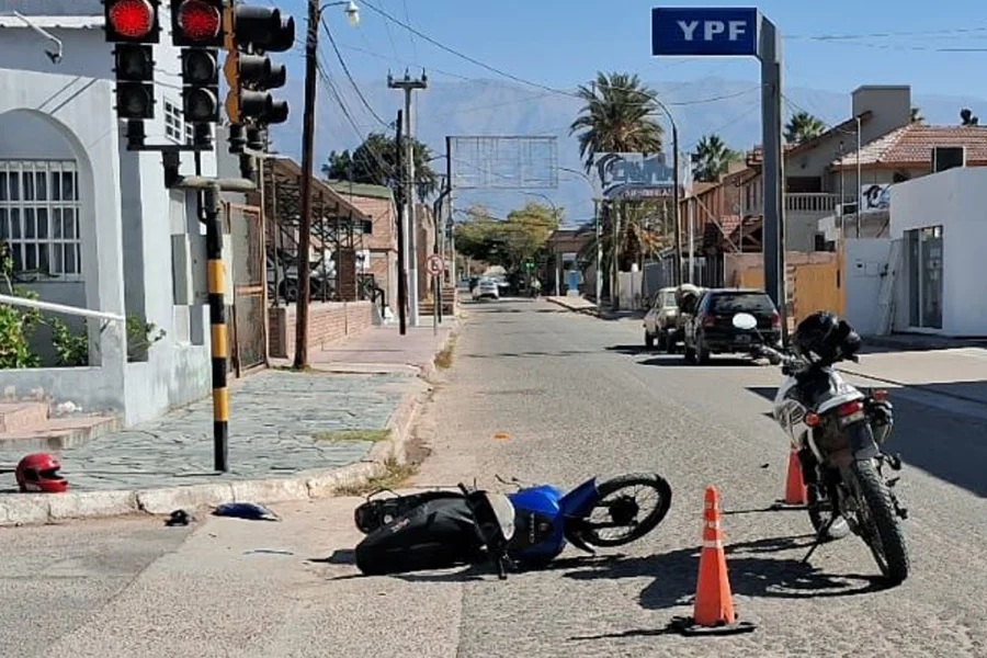 MOTOCICLISTA SUFRIÓ FRACTURAS TRAS CHOCAR CON UN AUTO EN AIMOGASTA