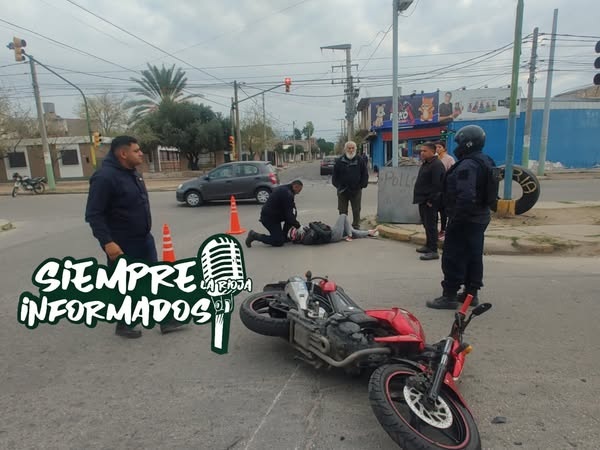 UNA MUJER RESULTÓ HERIDA TRAS UN CHOQUE DE MOTOCICLETAS 
