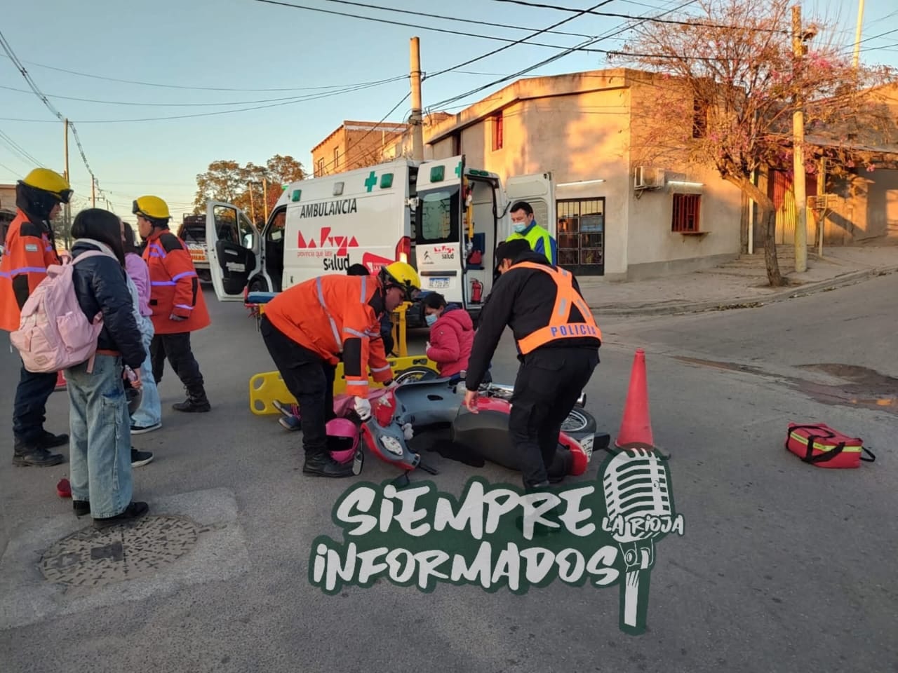 SINIESTRO VIAL: UNA MUJER HERIDA TRAS CHOCAR  SU MOTO CONTRA UNA CAMIONETA 