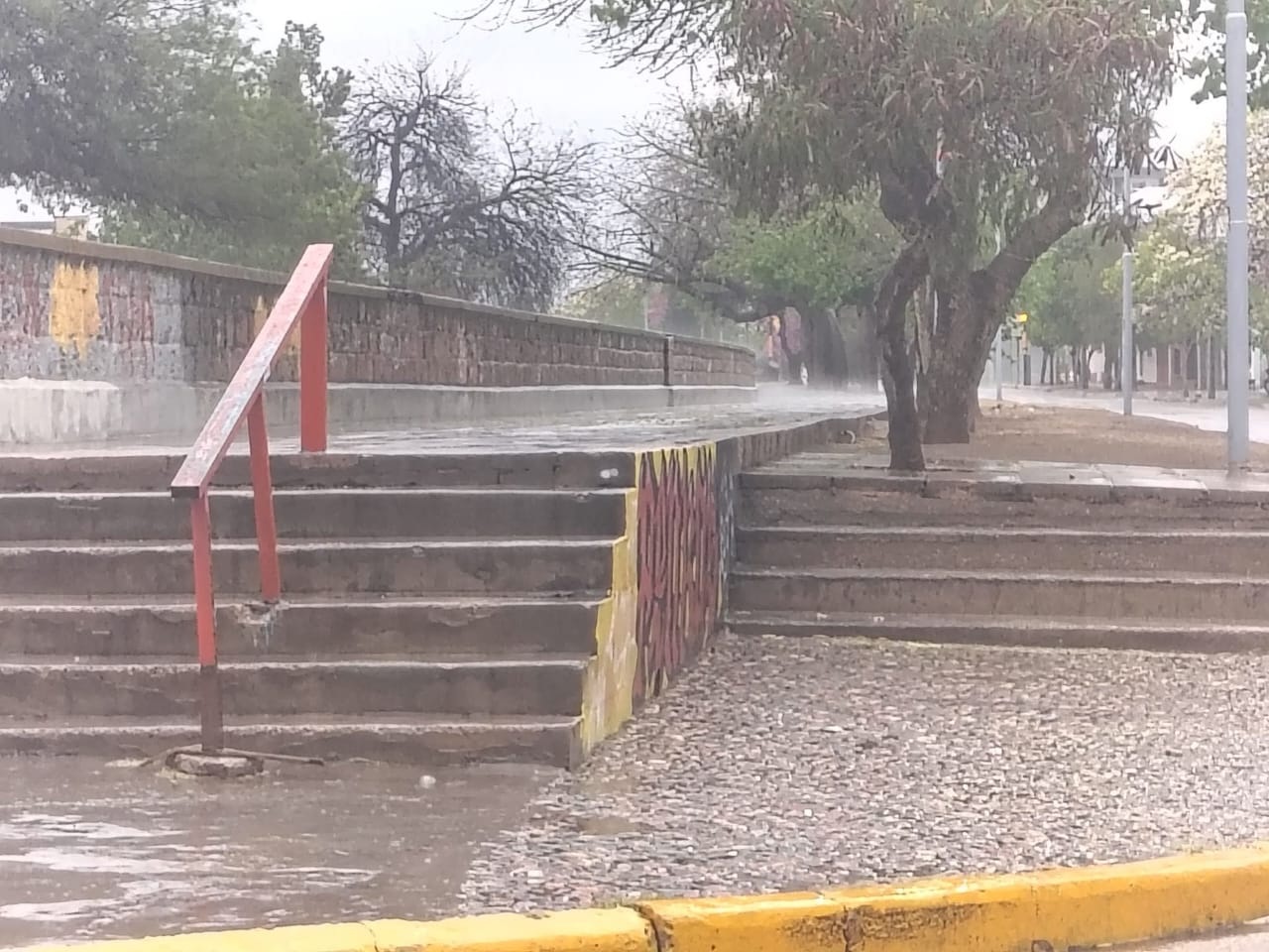 SANTA ROSA LLEGÓ CON TORMENTAS ELÉCTRICAS Y CAIDA DE GRANIZO EN LA PROVINCIA