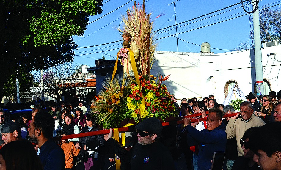 MASIVA MUESTRA DE FE Y DEVOCI&Oacute;N DE LOS RIOJANOS A SAN CAYETANO