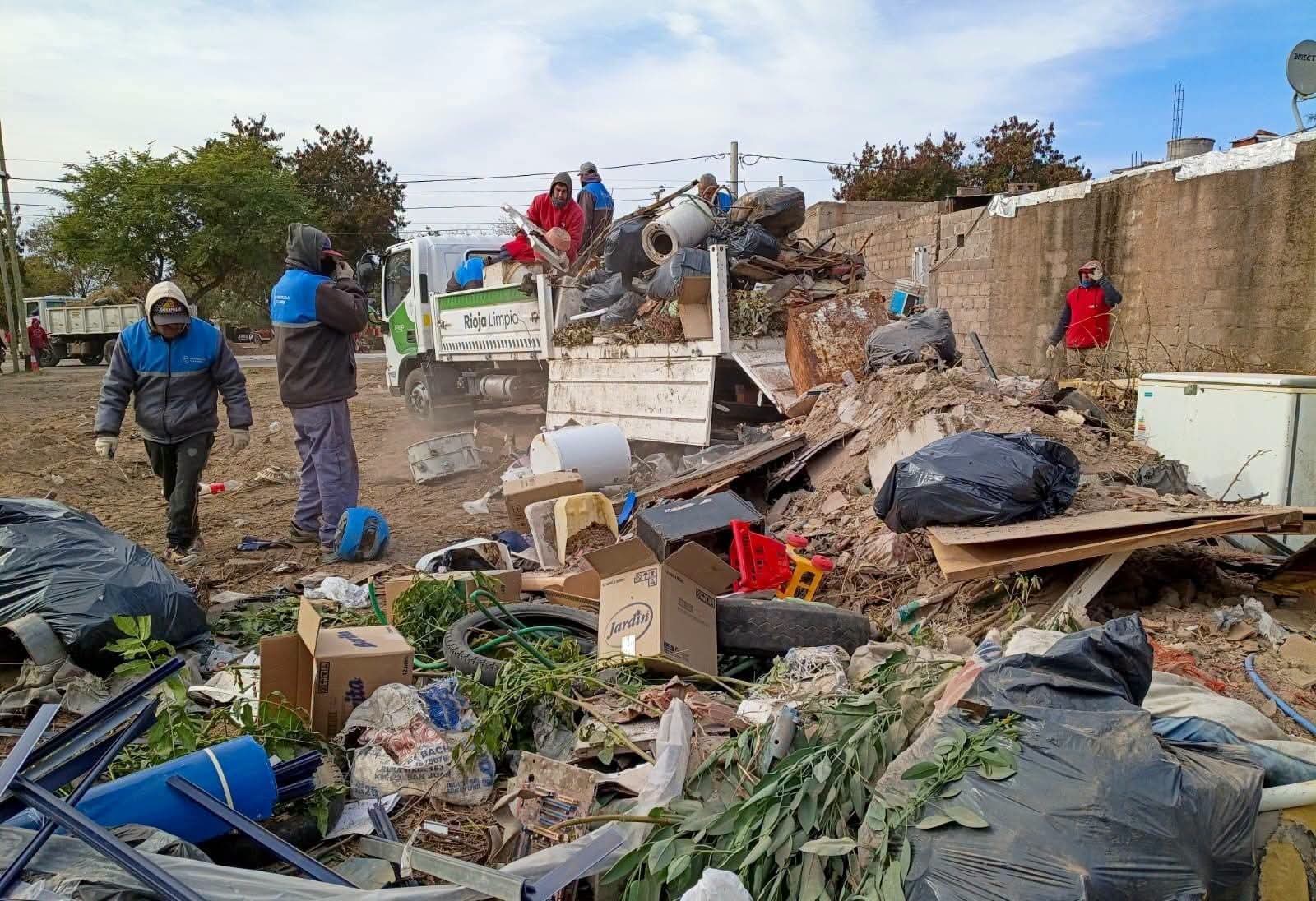 EL MUNICIPIO CONCRET&Oacute; DISTINTOS OPERATIVOS DE ERRADICACI&Oacute;N DE BASURALES EN LA ZONA ESTE 