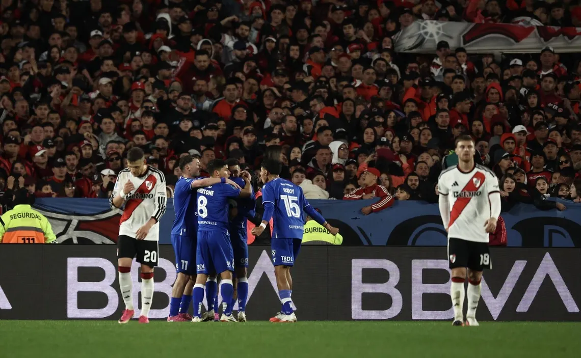 RIVER NO PUDO AGUANTAR LA DIFERENCIA Y VELEZ SE LO EMPAT&Oacute;