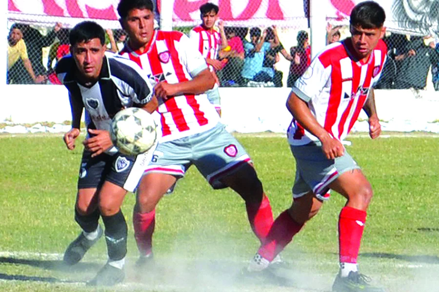 ESTUDIANTES LE GAN&Oacute; CON LO JUSTO A SAN VICENTE Y SAC&Oacute; VENTAJA EN LA SEMIFINAL DE IDA