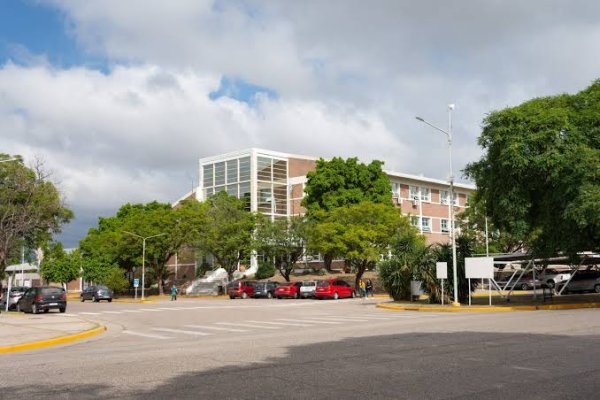 FUERTE ACATAMIENTO AL PARO EN LA UNLaR 