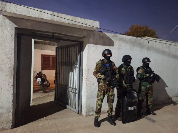 SECUESTRAN SUSTANCIAS Y HUBO DOS DETENIDOS EN EL BARRIO NUEVA ESPERANZA 