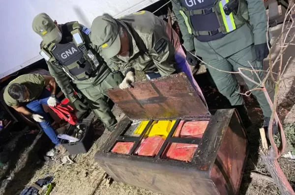 CAY&Oacute; UN CAMI&Oacute;N EN CATAMARCA CON UN IMPORTANTE CARGAMENTO DE DROGA QUE IBA A MENDOZA Y PREVEIA ABASTECER LA RIOJA