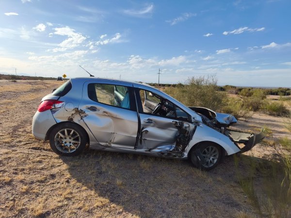 CHOQUE EN RUTA 60 ENTRE UN CAMI&Oacute;N Y UN AUTO DEJ&Oacute; DA&Ntilde;OS MATERIALES