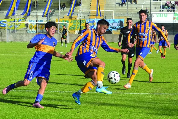 DEFENSORES Y SAN FRANCISCO ABREN LA SEMIFINAL DEL CAMPEONATO 2026 EN EL MERCADO LUNA