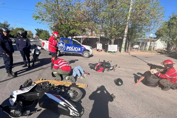 RODADAS ILEGALES EN LA CAPITAL: TRAS INTENTAR ESCAPAR DE LA POLIC&Iacute;A, DOS MOTOCICLISTAS CHOCARON Y TERMINARON DETENIDOS
