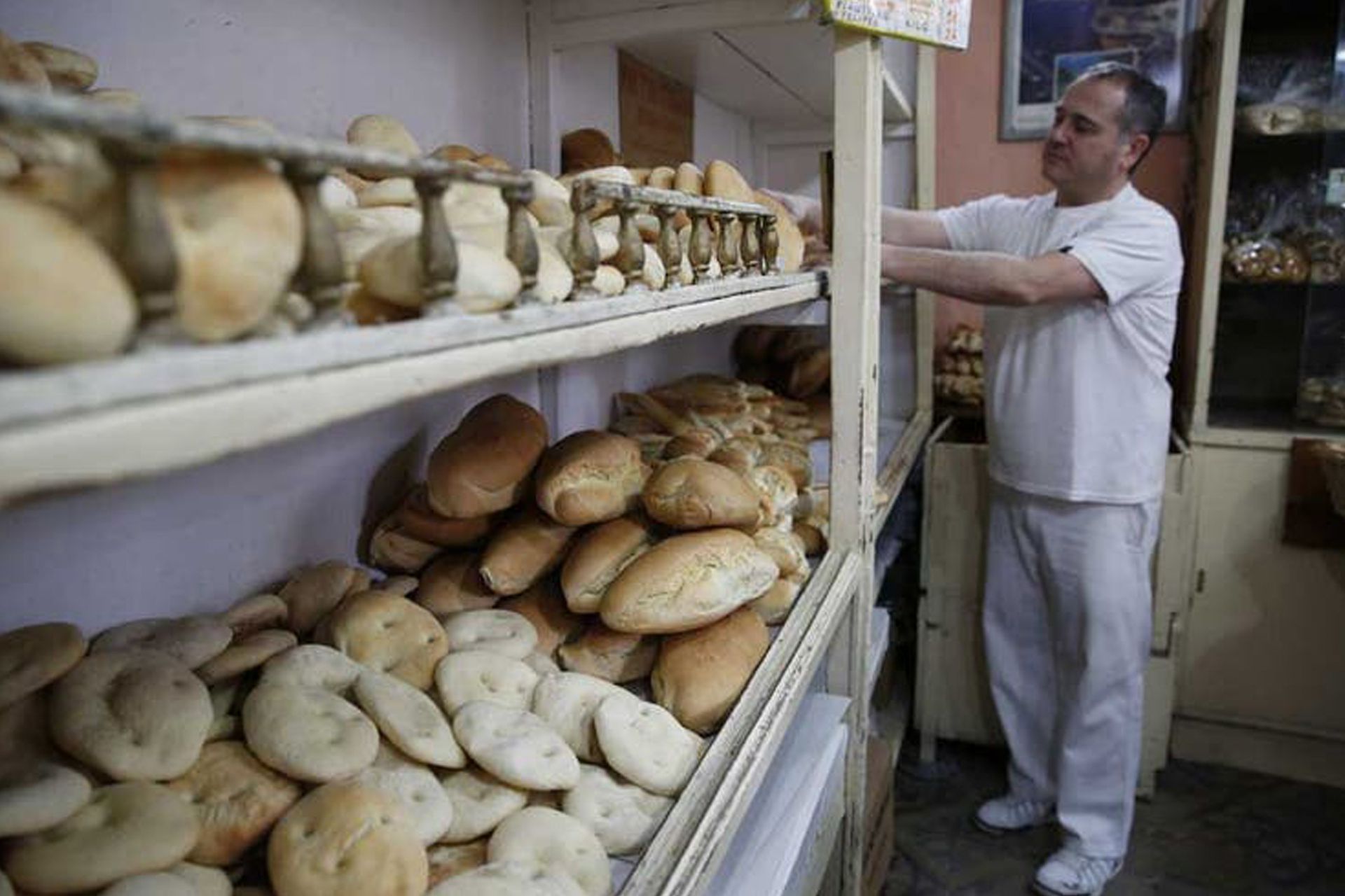 ACUERDO PARA FIJAR UN VALOR MAXIMO DEL PAN PARA SEPTIEMBRE Y OCTUBRE