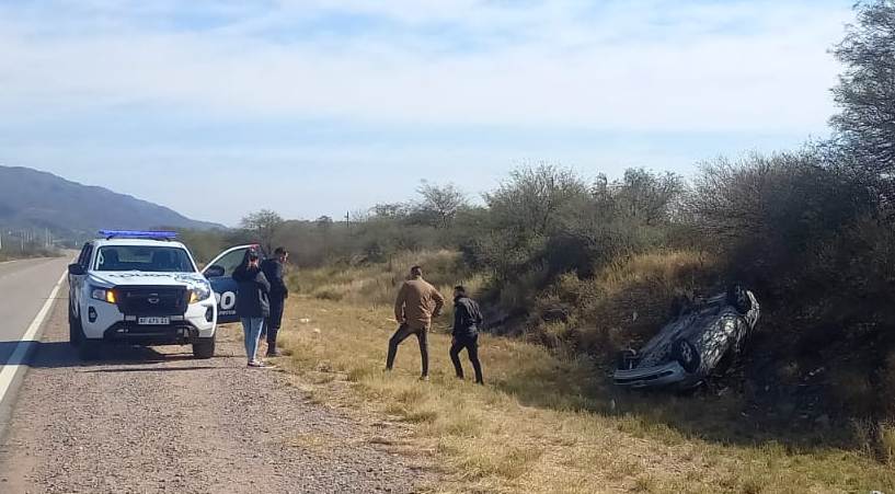 UNA MUJER SUFRIÓ HERIDAS TRAS UN VUELCO EN OLTA