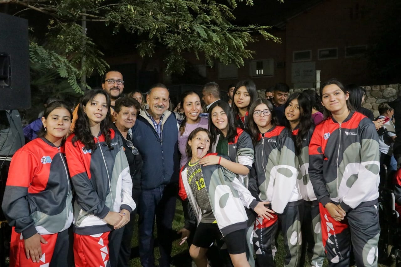 EL GOBERNADOR QUINTELA RECIBIÓ A LOS DEPORTISTAS QUE REPRESENTARÁN A LA RIOJA EN LOS JUEGOS EVITA