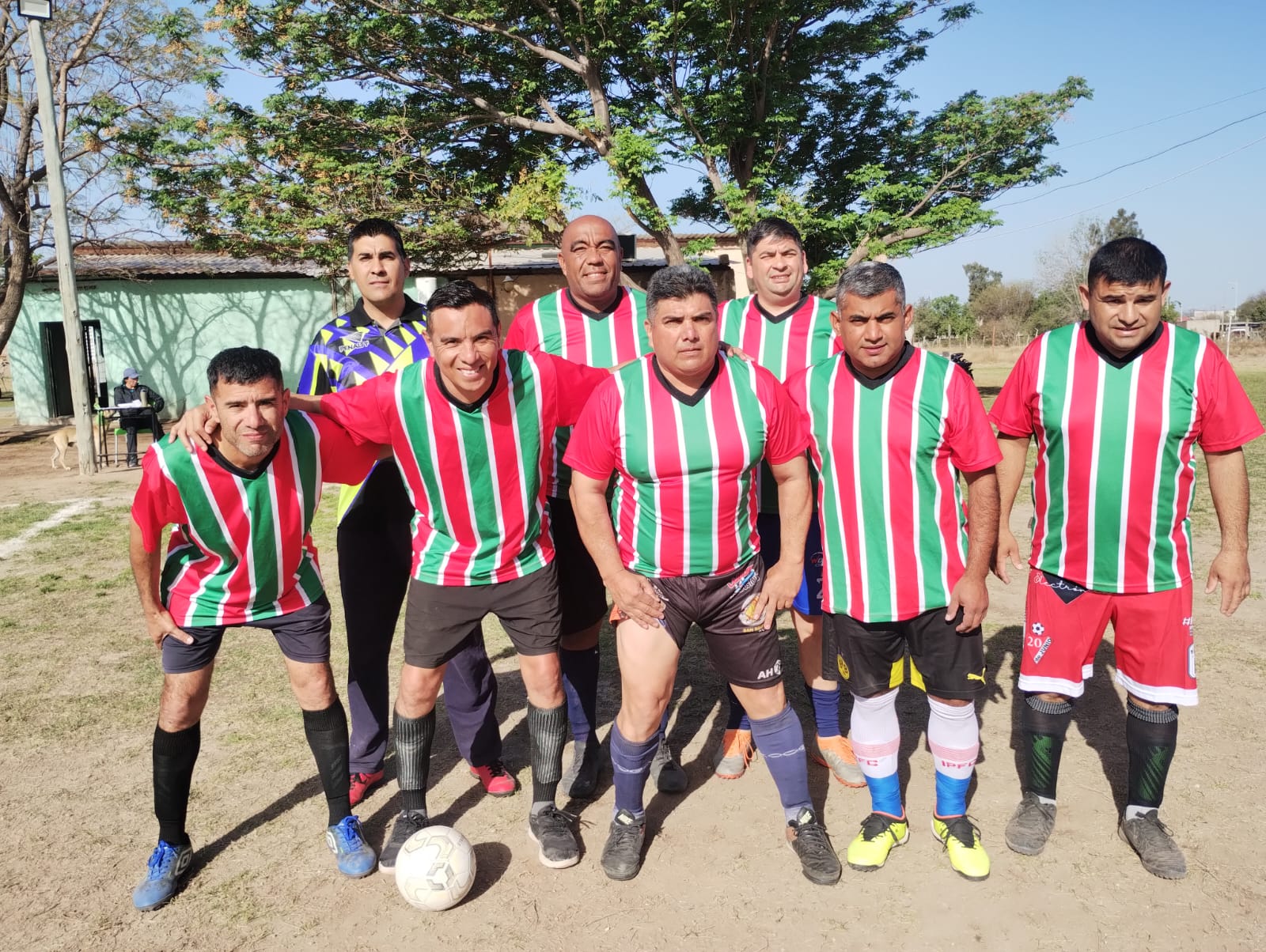 INTER FUERZAS: LOS PUNTEROS NO AFLOJAN EN EL FÚTBOL SENIORS