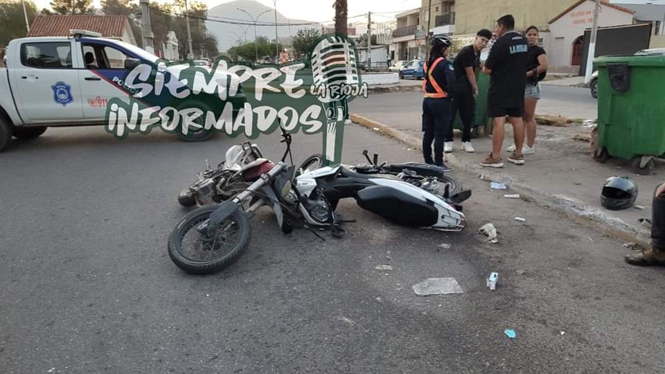  FUERTE SINIESTRO VIAL ENTRE DOS MOTOCICLETAS