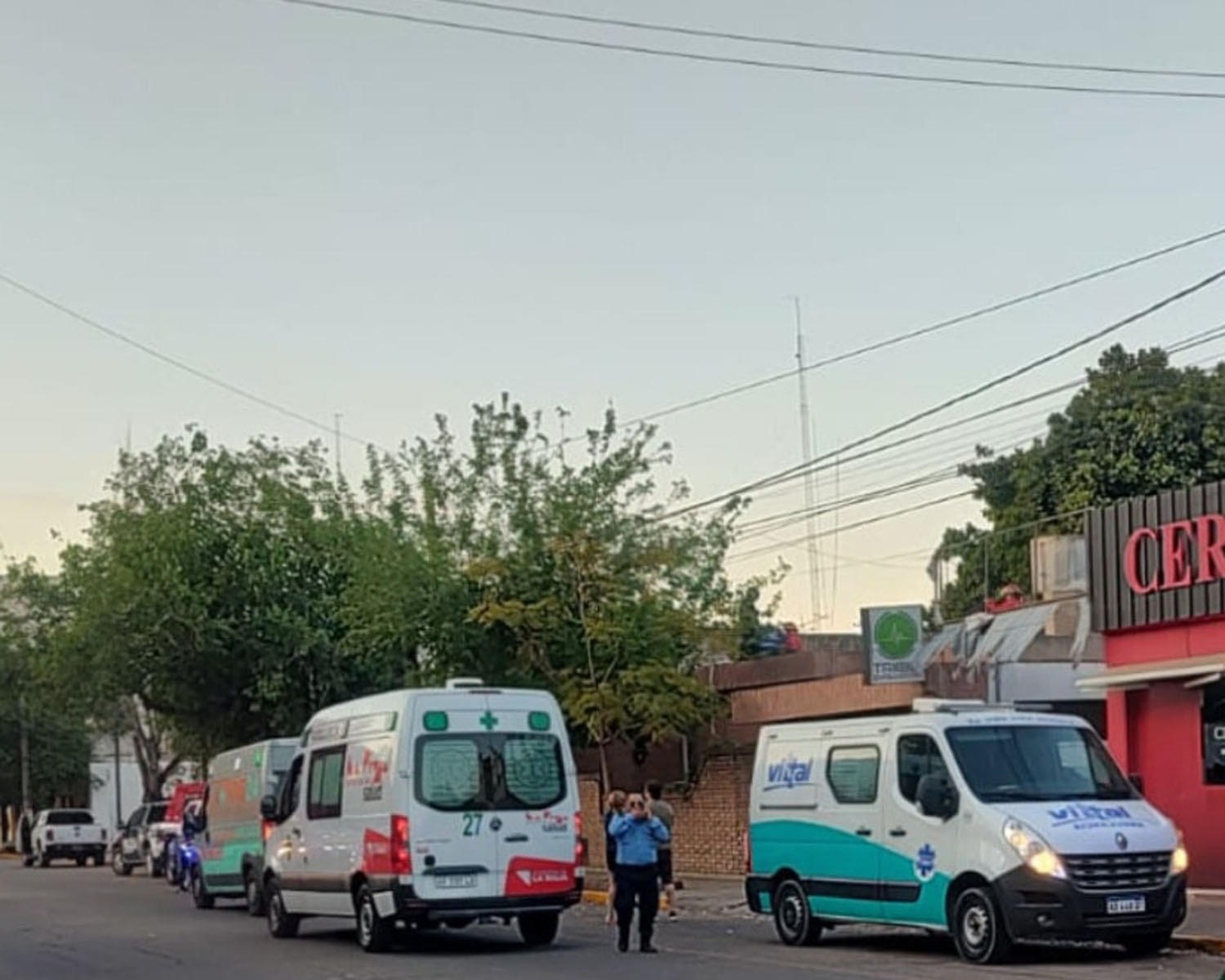DOS BOMBEROS DE LA POLICÍA FALLECIERON TRAS SUFRIR UNA CAÍDA DESDE UNA ANTENA 