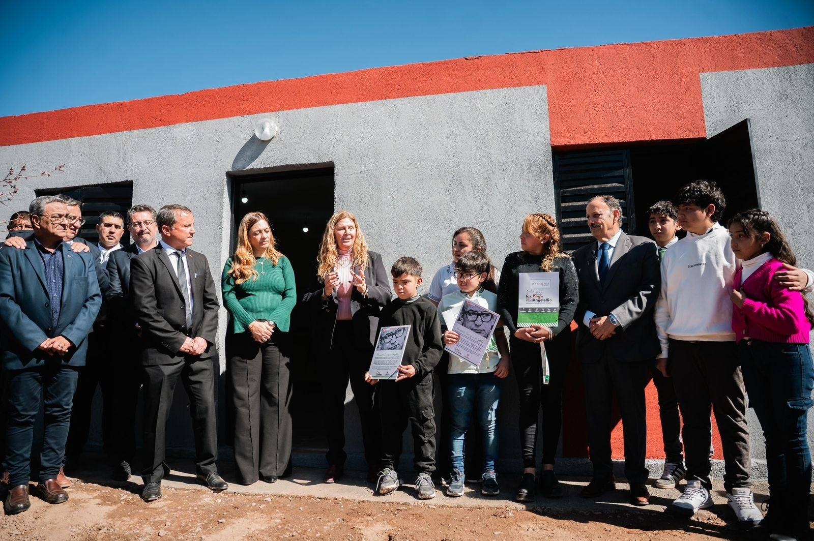 EL GOBIERNO PROVINCIAL ENTREGÓ NUEVAS VIVIENDAS EN CHILECITO