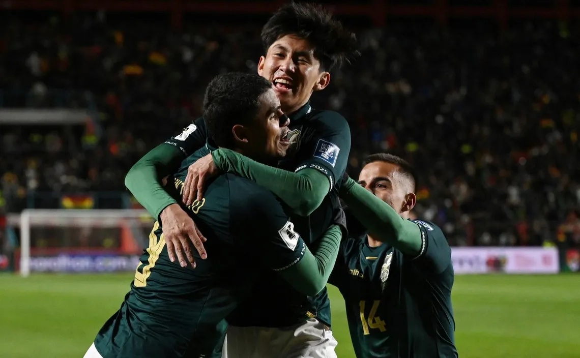BOLIVIA LE GANÓ A BRASIL Y SE METIÓ EN EL REPECHAJE DEL MUNDIAL 