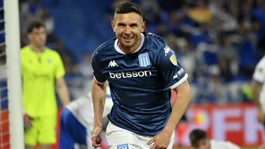 RACING LE GANO A VELEZ EN LINIERS Y VA CON VENTAJA AL CILINDRO