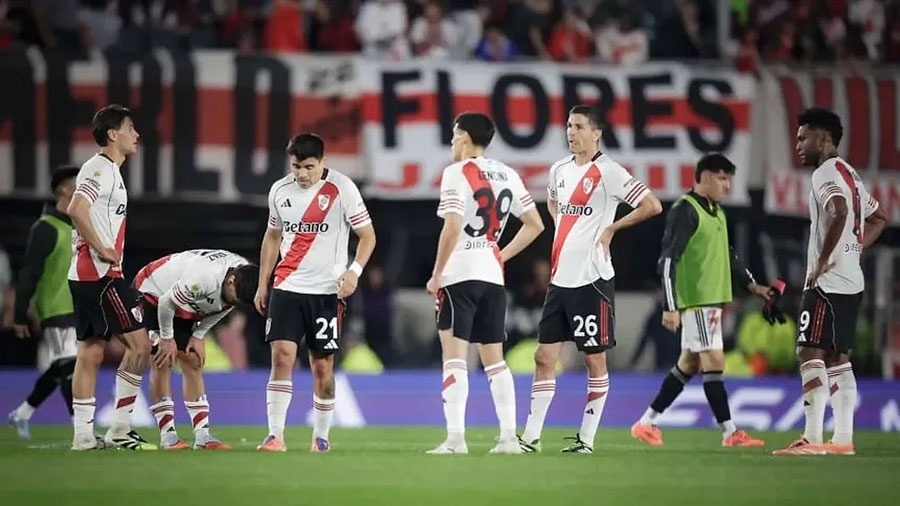 RIVER PERDIÓ CON RIESTRA Y SE FUE SILBADO EN EL MONUMENTAL