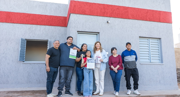LA PROVINCIA ENTREG&Oacute; UNA NUEVA VIVIENDA DEL PLAN ANGELELLI A UNA FAMILIA DEL BARRIO SANTA B&Aacute;RBARA