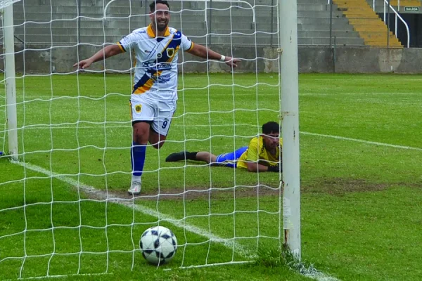 DEFENSORES DE LA BOCA GAN&Oacute; EN VARGAS Y QUED&Oacute; COMO &Uacute;NICO PUNTERO DE LA ZONA 7