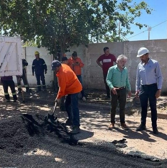 ARMANDO MOLINA SUPERVISÓ OBRAS DE ASFALTADO EN AVENIDA SANTA ROSA 