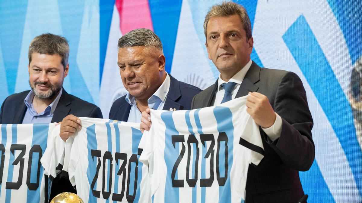 TAPIA, MASSA Y LAMMENS PRESENTARON EL MUNDIAL 2030 