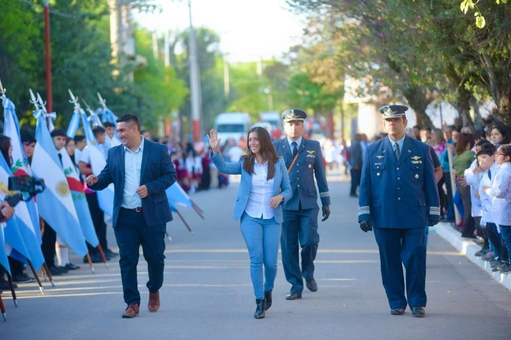 FLORENCIA LÓPEZ ACOMPAÑÓ A TODO EL DEPARTAMENTO ÁNGEL VICENTE PEÑALOZA EN SU 157° ANIVERSARIO