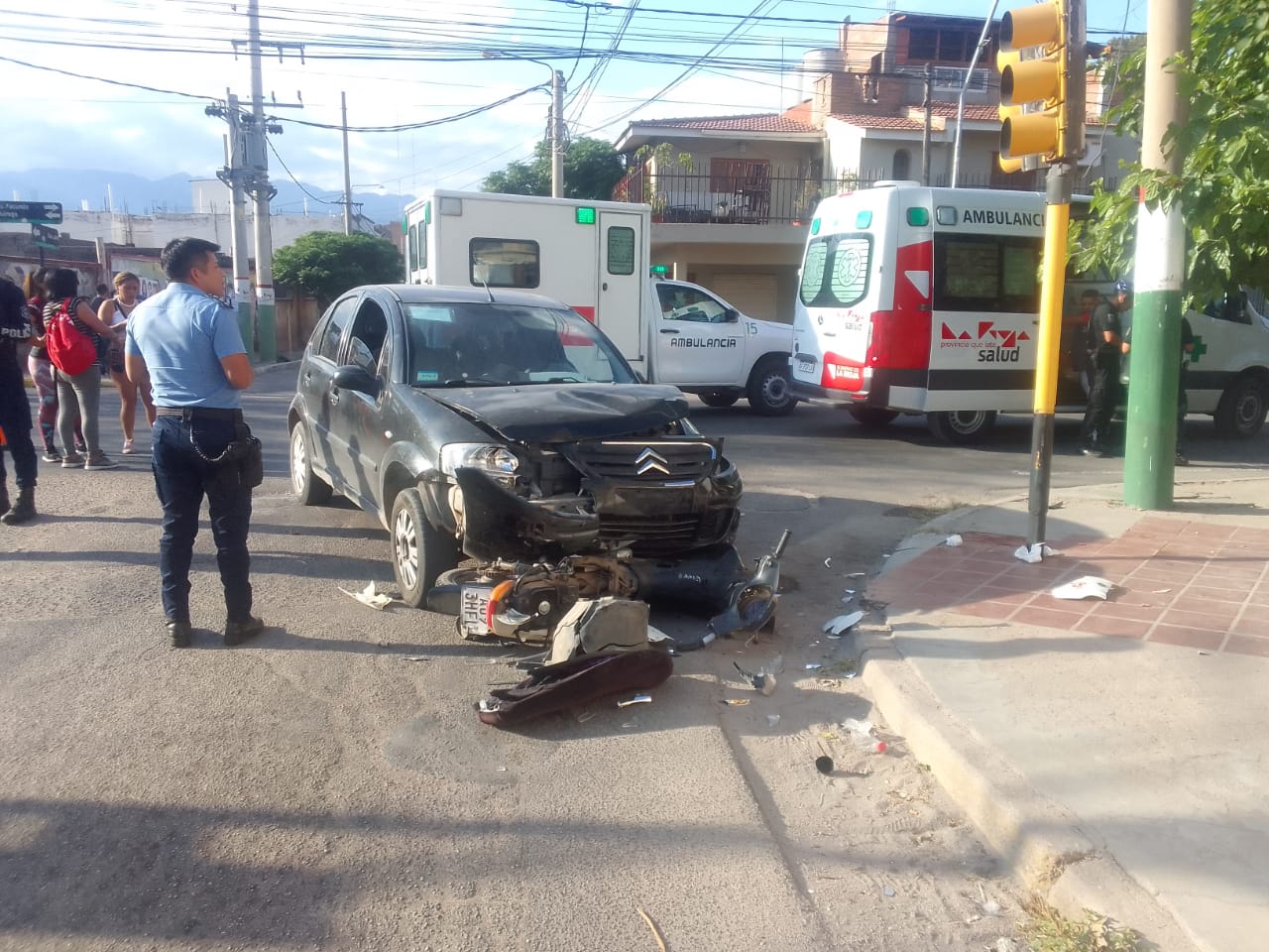 DOS JÓVENES HERIDAS EN UN SINIESTRO VIAL