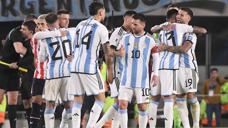 ARGENTINA LE GANÓ A PARAGUAY, CON UN GOLAZO DE OTAMENDI Y SIGUE EN LA CIMA