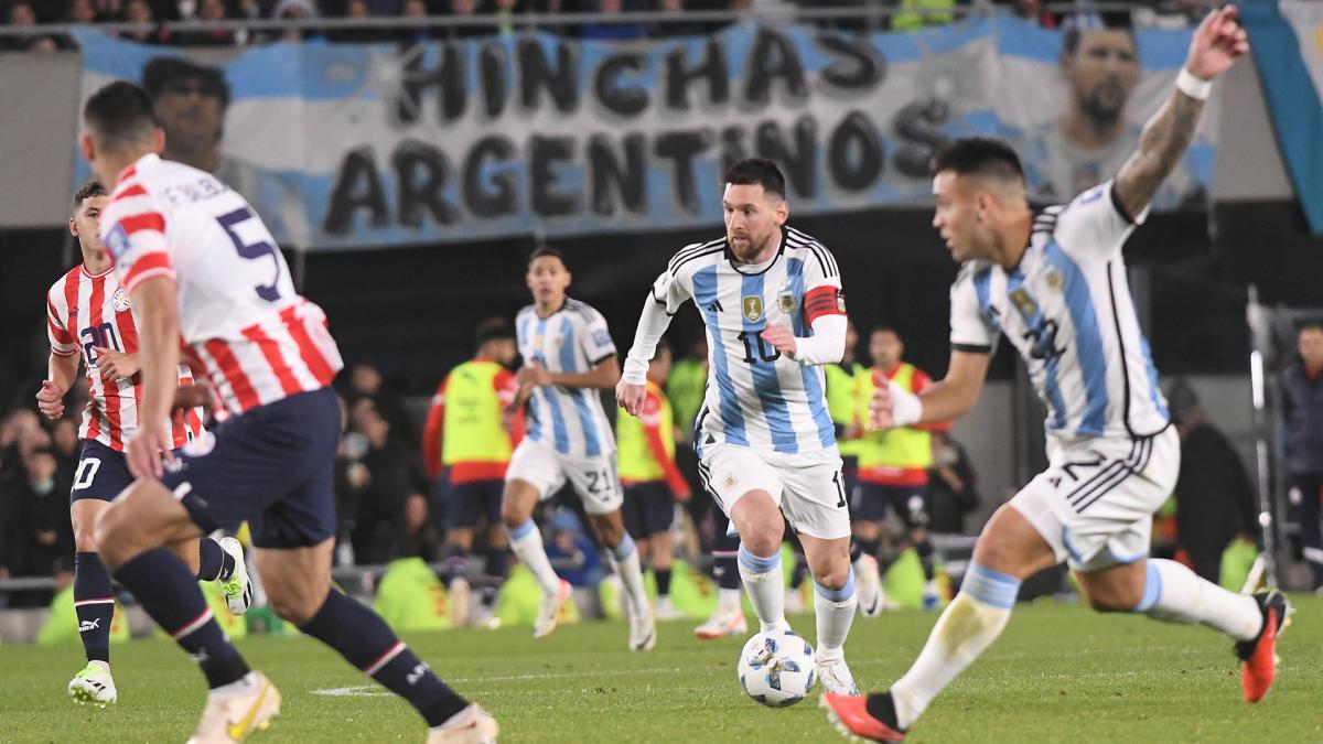 CON MESSI  BAJO LA LUPPA, ARGENTINA ENTRENÓ DE CARA AL CRUCE CON PERU