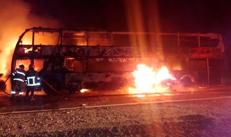 SE INCENDIÓ UN MICRO QUE TRAIA 62 PASAJEROS A LA RIOJA