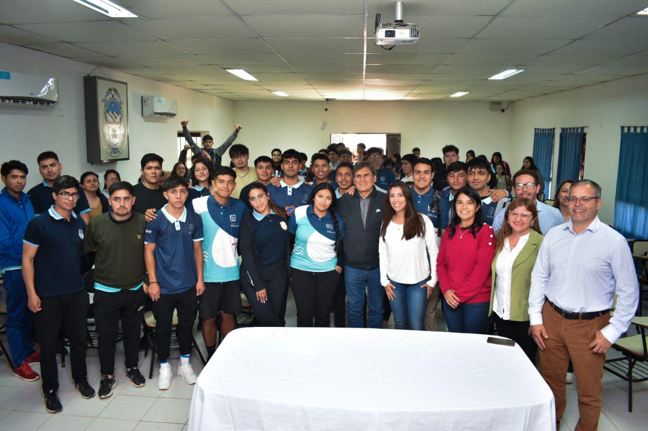 FLORENCIA LÓPEZ SE REUNIÓ CON JÓVENES EN LA SEDE UNIVERSITARIA DE VILLA UNIÓN