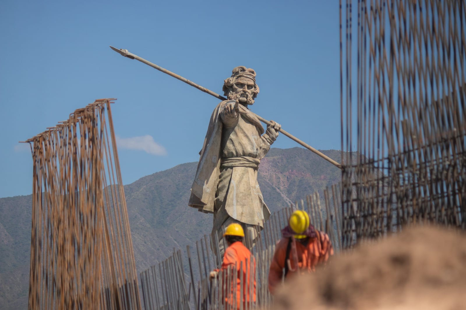 MONUMENTO AL CHACHO SE MANTENDRÁ EN SU LUGAR