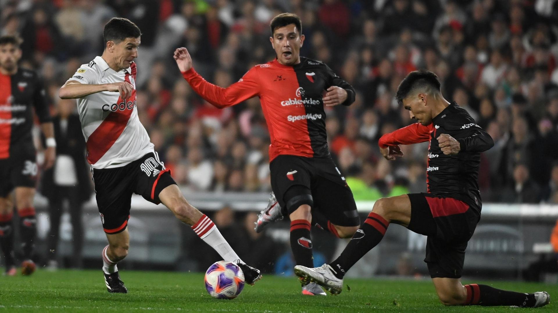 RIVER JUGÓ UN TIEMPO CON UNO MÁS PERO NO PASO DEL EMPATE CON COLÓN