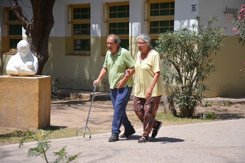 EL DEBER CÍVICO ANTE TODO: ELLOS TAMBIÉN VOTARON 