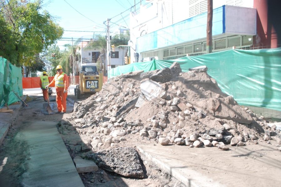 CONTINÚAN LOS TRABAJOS PARA MEJORAR LA TRANSITABILIDAD EN EL CENTRO DE LA CAPITAL