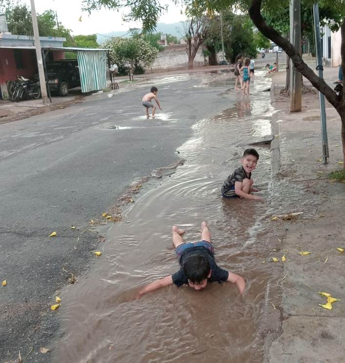 LLOVIÓ EN CHAMICAL Y TODO FUE FELICIDAD