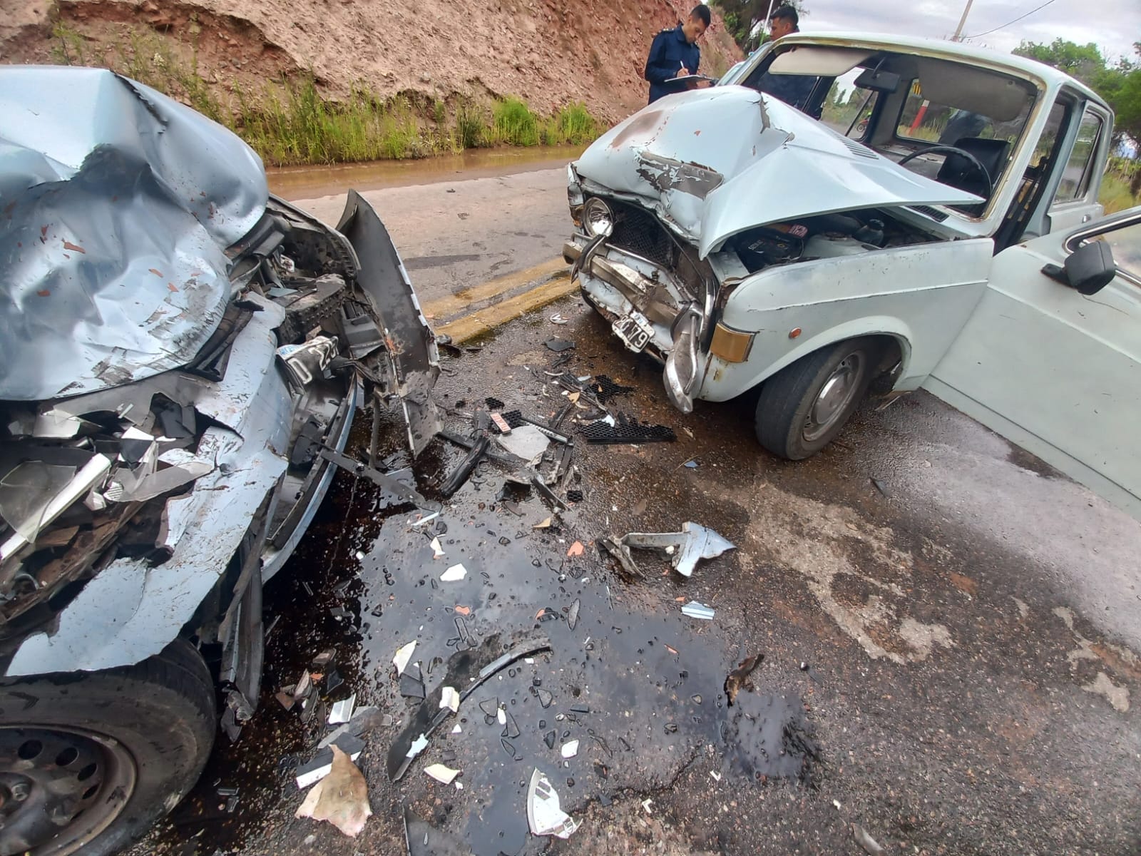 DOS AUTOS CHOCARON DE FRENTE EN VILLA UNIÓN Y HUBO CUATRO HERIDOS