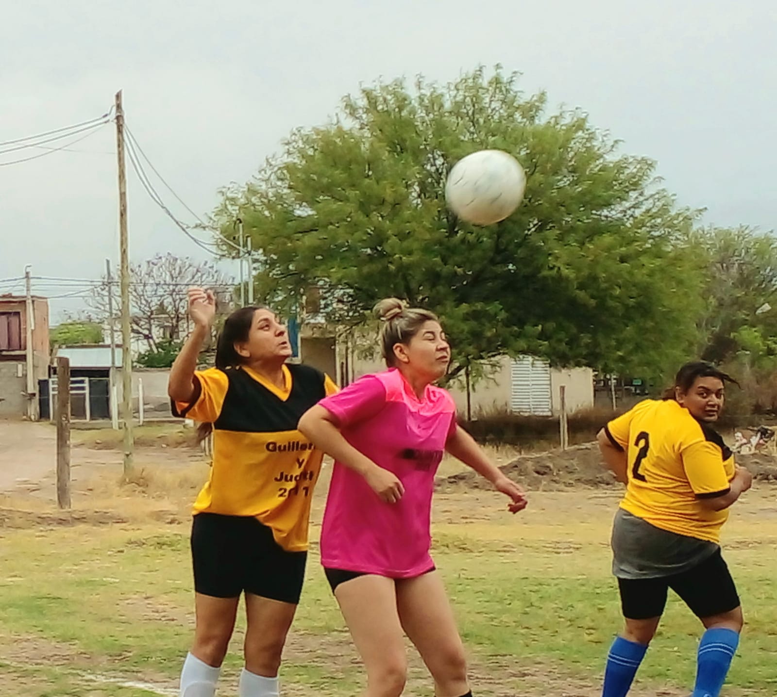 ASUNTOS JUVENILES HIZO SU NEGOCIO Y SE METIÓ EN LAS FINALES