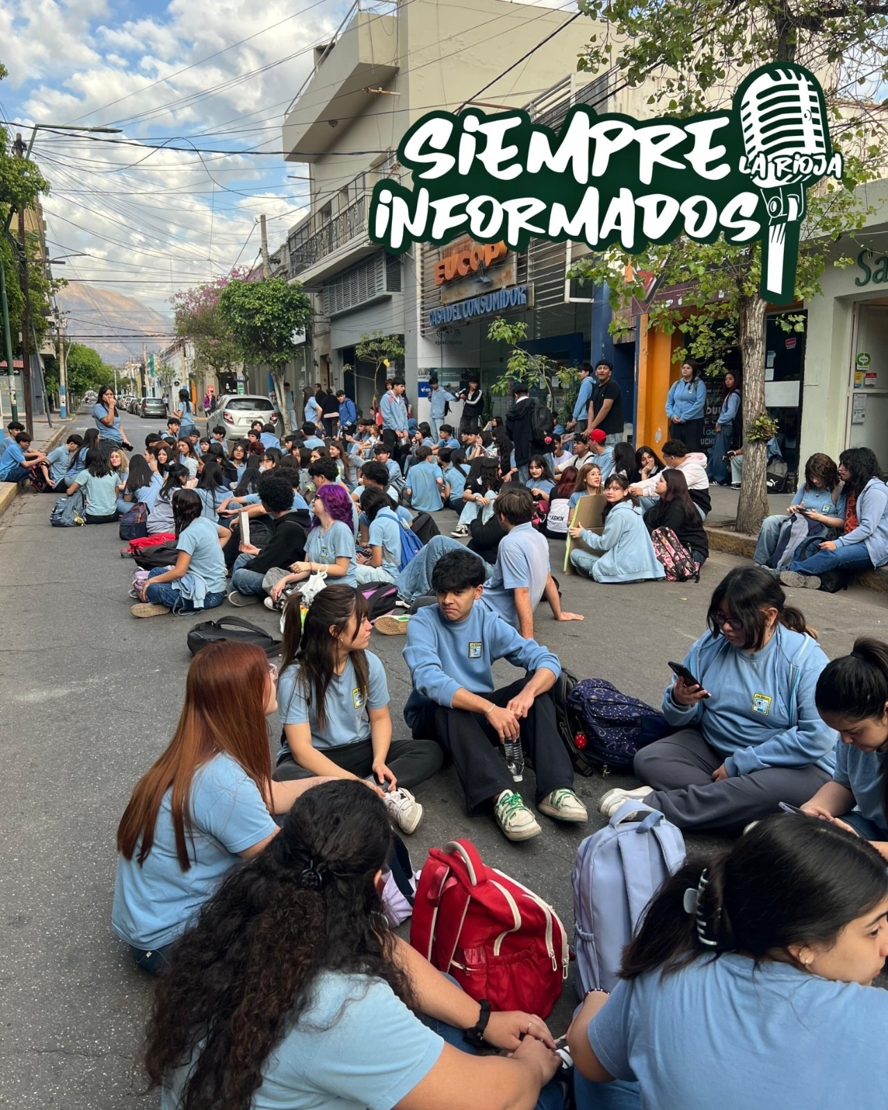 ALUMNOS DEL COLEGIO PROVINCIAL N°1 PROTESTARON POR UN CASO BULLYNG