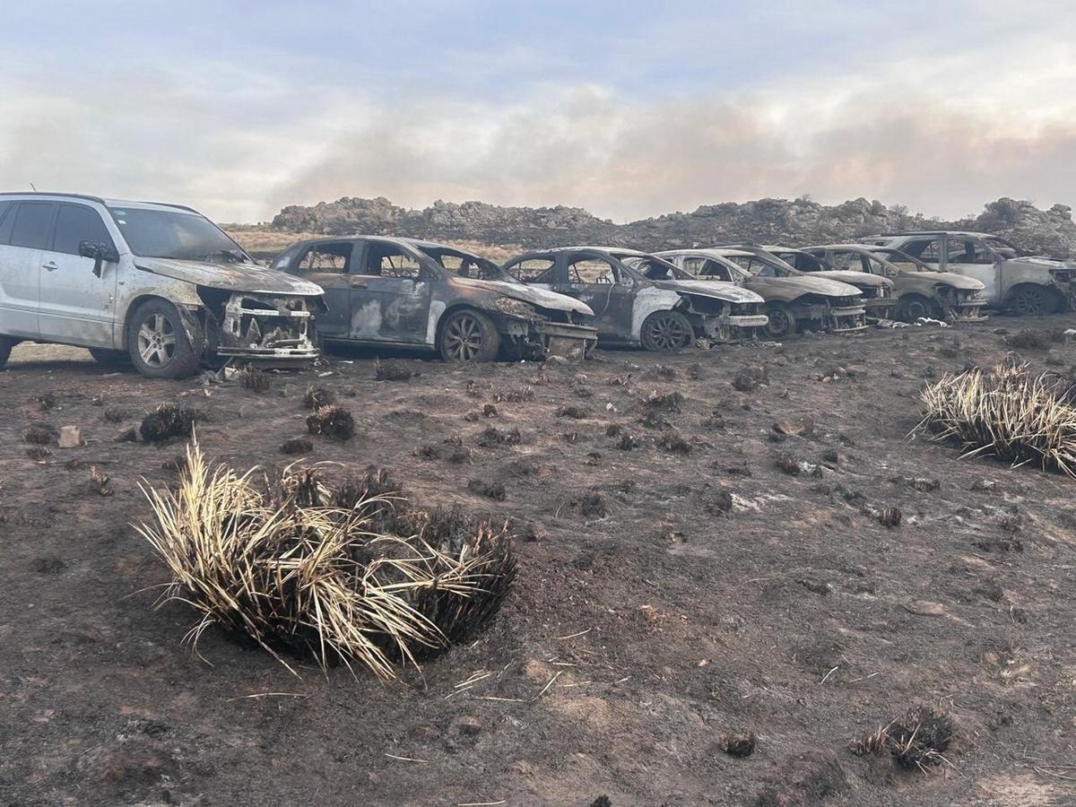 VORAZ INCENDIO  CONSUMIÓ 15 AUTOS EN LAS SIERRAS DE CÓRDOBA